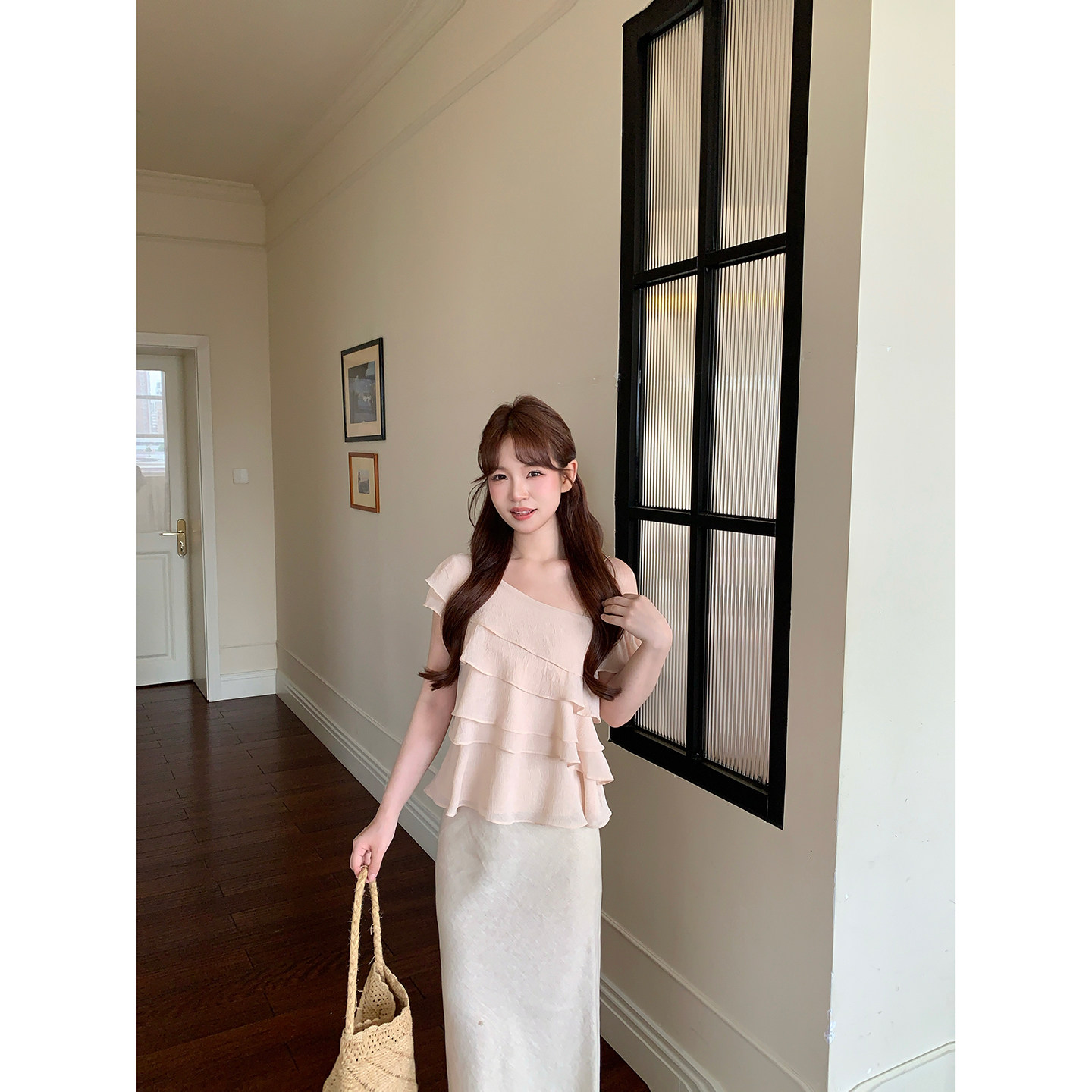 板栗西西【软芙甜汐】甜美风荷叶边小飞袖斜肩上衣女夏露肩雪纺衫