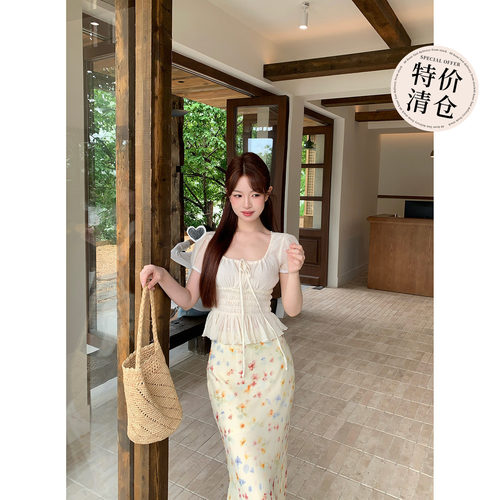 法式方领泡泡袖收腰衬衫上衣女
