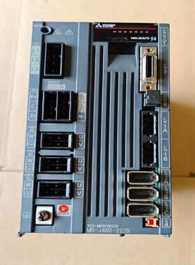 伺服驱动器 MR-J4W3-222B 拆机，实物拍摄