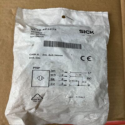 西克传感器VL18-4P3212实物图包装旧，未开封60