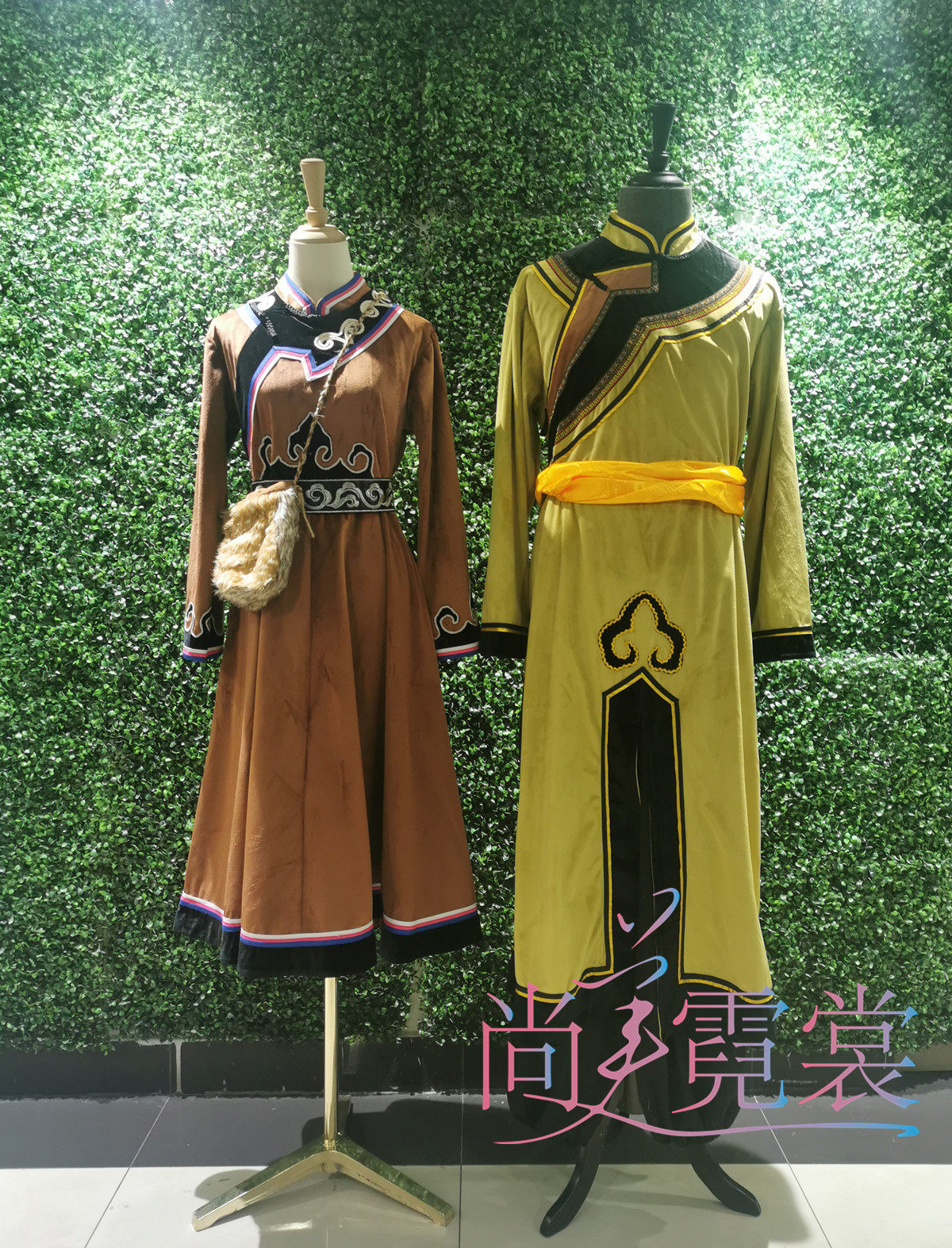 出租鄂伦春族服装少数民族麂皮绒长袍五十六个少数民族演出服北京