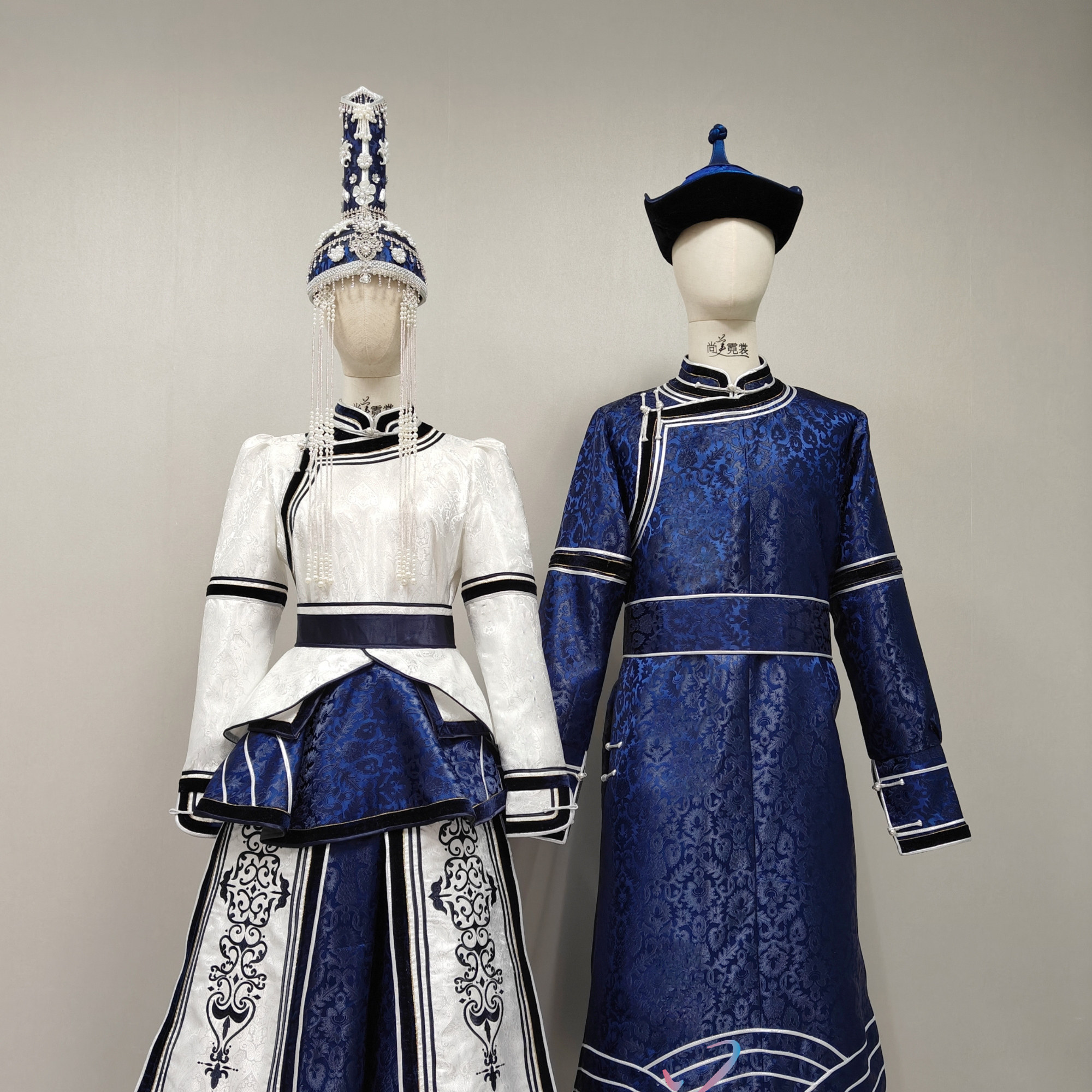 北京出租高档少数民族风蒙古族礼服婚服歌手舞蹈走秀表演服蒙古袍