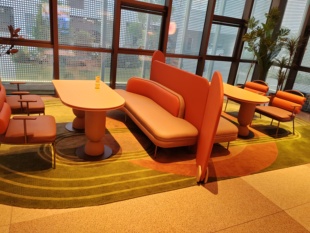 桔子酒店大厅公共区域外卖台沙发椅子桌子柜子全套家具