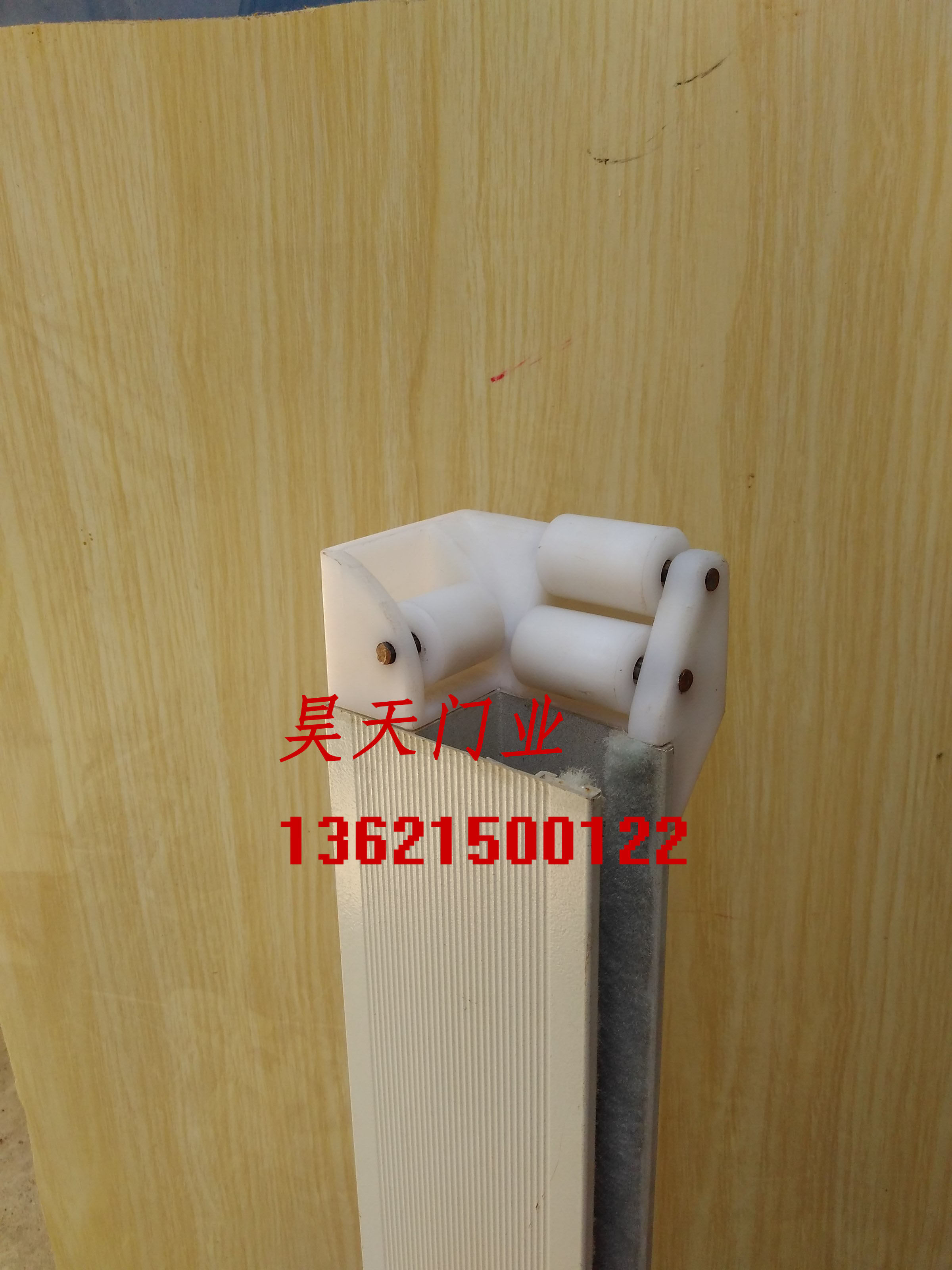 卷帘门导向轮配件 导槽导向轮 车库门配件 电动卷帘门导轨轮 轮子