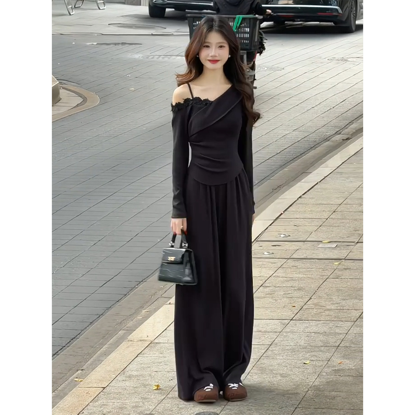 韩系巨好看穿搭一整套早春2026新款长袖露肩t恤女阔腿裤两件套装