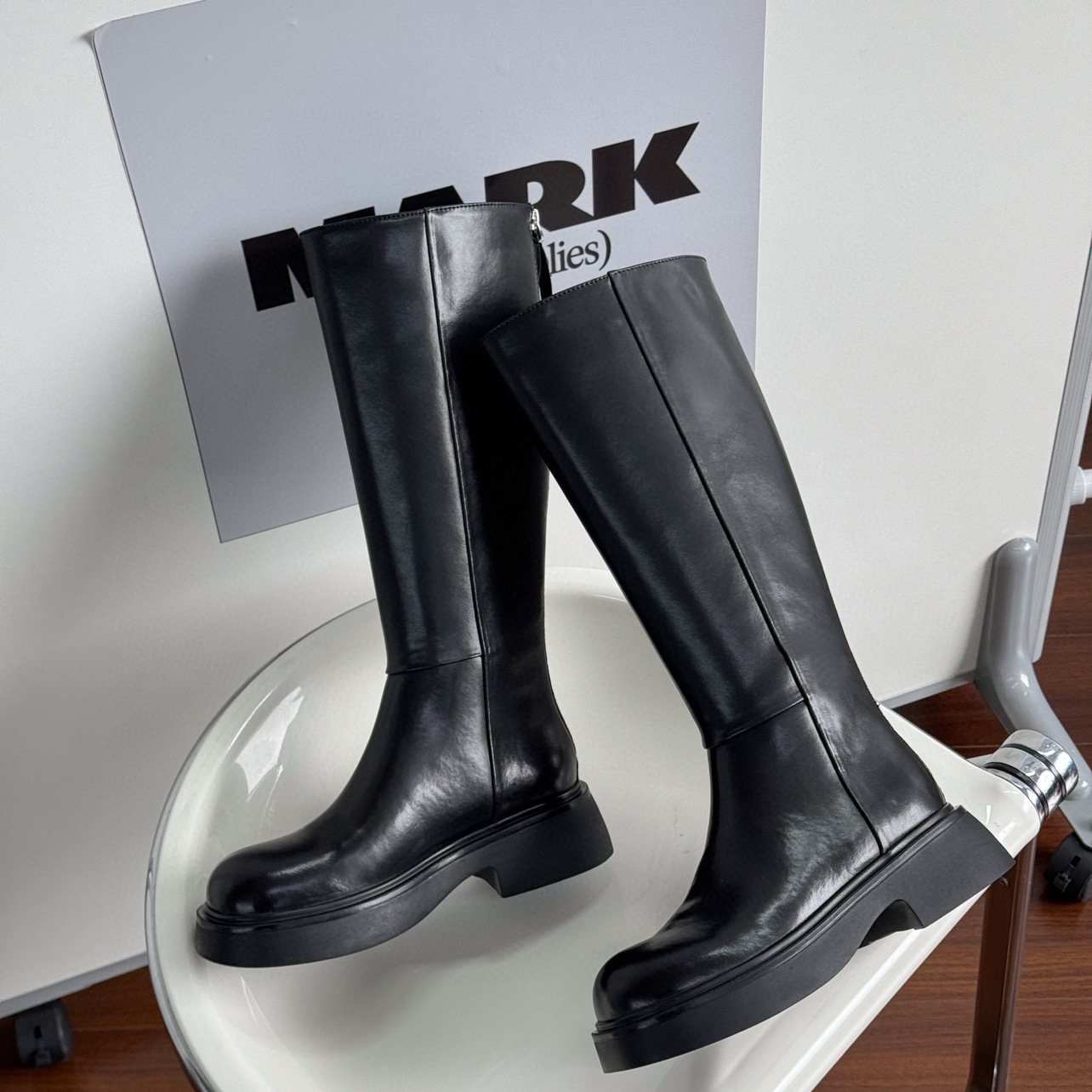 小牛皮长筒靴女骑士靴2025冬季新款真皮厚底长靴英伦大筒围高筒靴