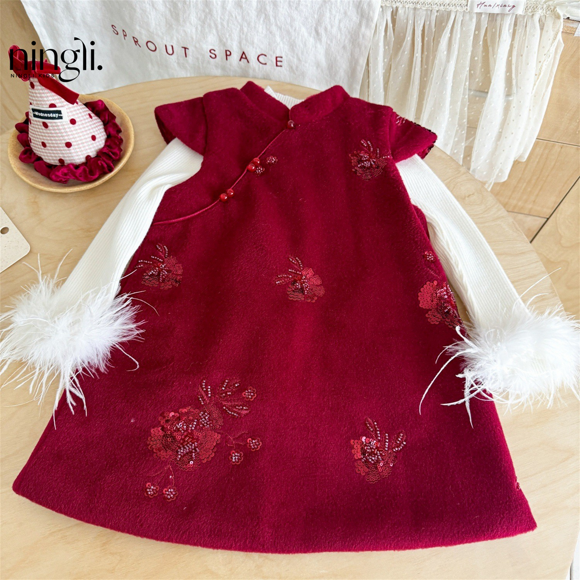 秋冬新女童新中式国风刺绣旗袍背心裙加厚红色呢料年款连衣裙