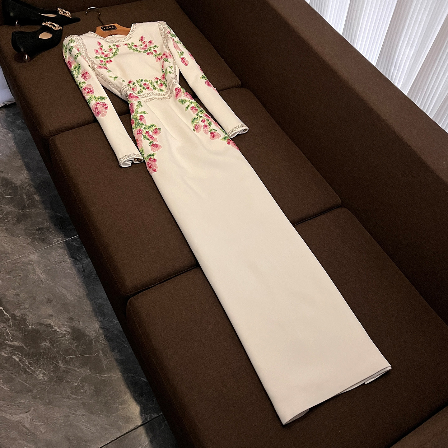 欧美轻奢花朵刺绣连衣裙女白色修身长款重工绣珠镶钻礼服裙AZ730
