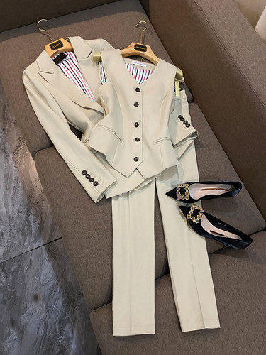英伦风马甲三件套西服明星同款