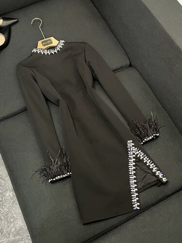 小众2026早秋羽毛宝石轻奢连衣裙小礼服裙设计感202792026年