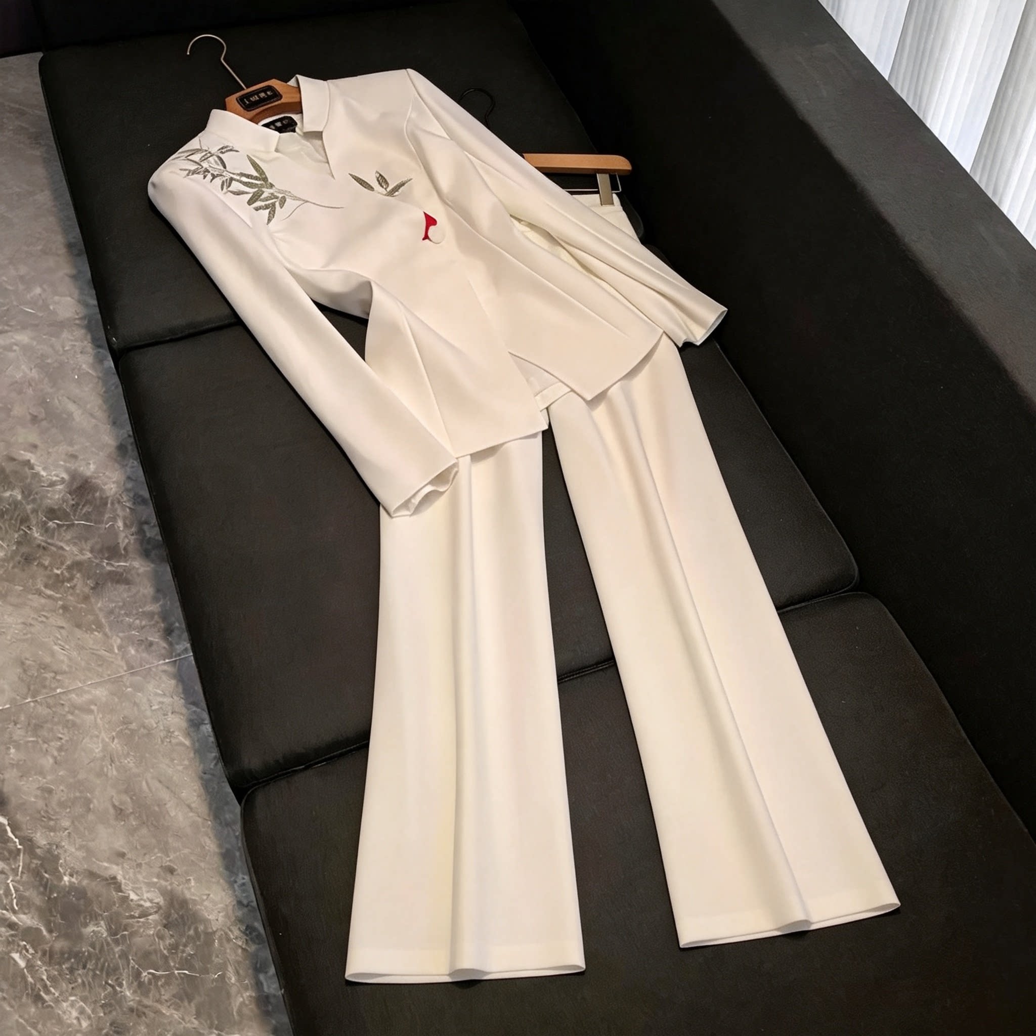2026夏季白色刺绣立领收腰西服两件套女轻熟风职业装修身型CP305