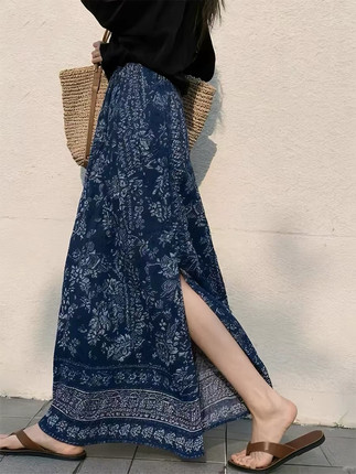 巨好看的春季裙子海边度假民族风复古蓝色印花后开叉a字半身裙女