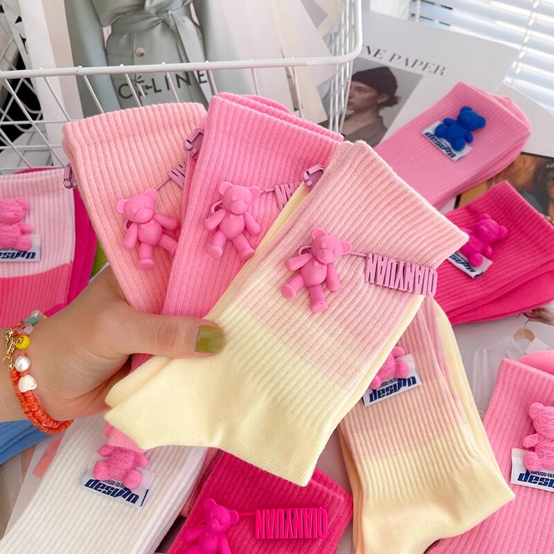 粉色袜子女多巴胺可爱小熊渐变布标中筒袜春夏纯棉糖果情侣长筒袜