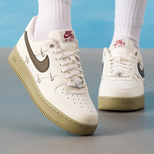 Nike耐克女鞋空军一号米白棕AF1四勾马年限定低帮板鞋IQ9802-022