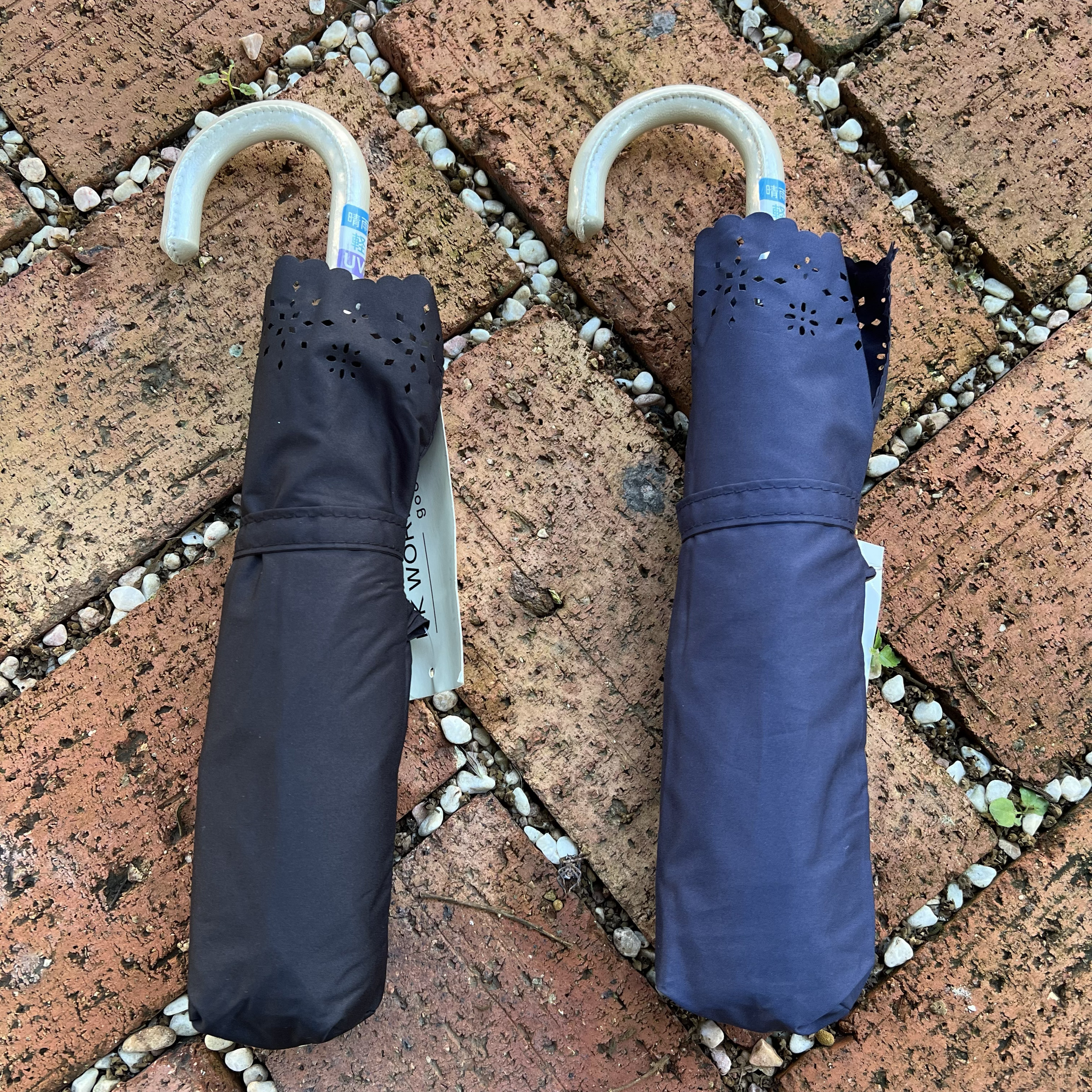 出口日本小巧轻量镂空设计图案折叠防风包皮小雨伞