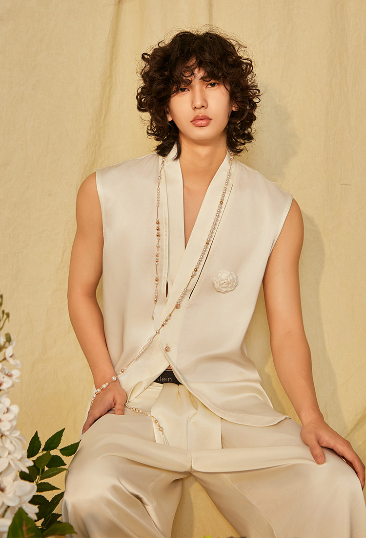 ADD STUDIO 24 S/S 山茶花缎面V领无袖衬衫
