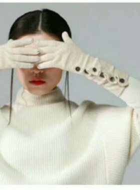 青绒紫绒无染色长款荷叶边纽扣CASHMERE山羊绒五指手套2025