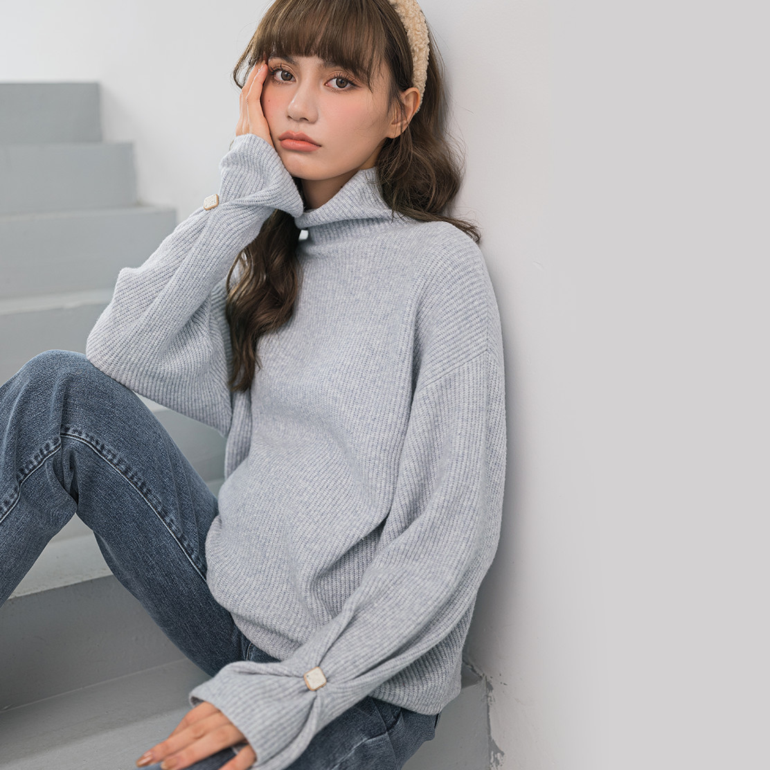 BELLYWEAR雾蓝灰色高领上衣