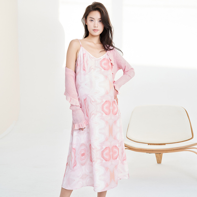 粉色流动感印花吊带开衫套装裙