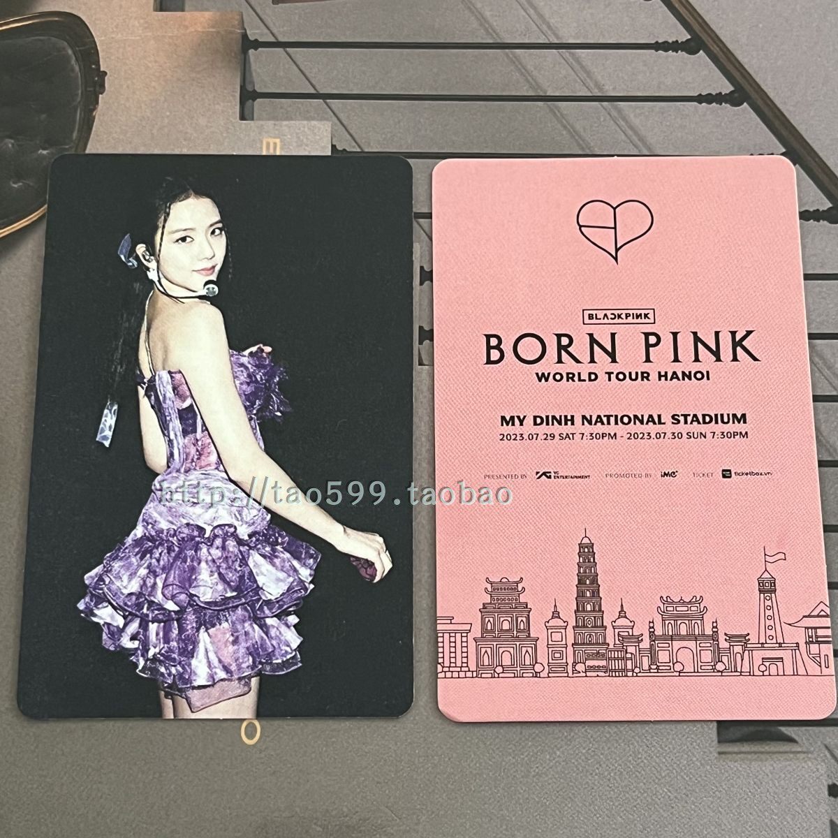 blackpink越南演唱会小卡周边皮草肉智秀红衣妮 lisa默