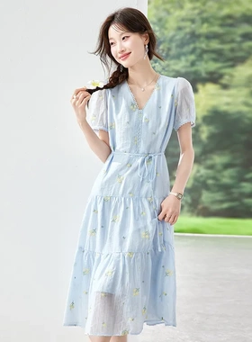 145斤胖MM2026夏季新款V领泡泡袖中长款连衣裙独特刺绣显瘦裙子女
