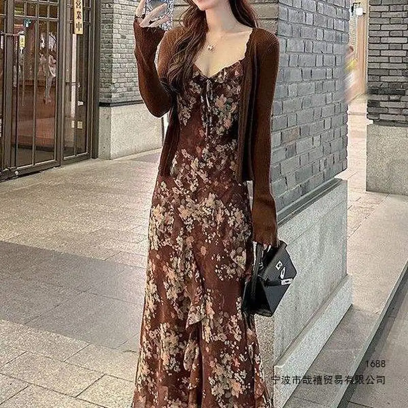 160斤胖MM2026新款棕色碎花吊带裙配开衫连衣裙显瘦两件套气质裙图片