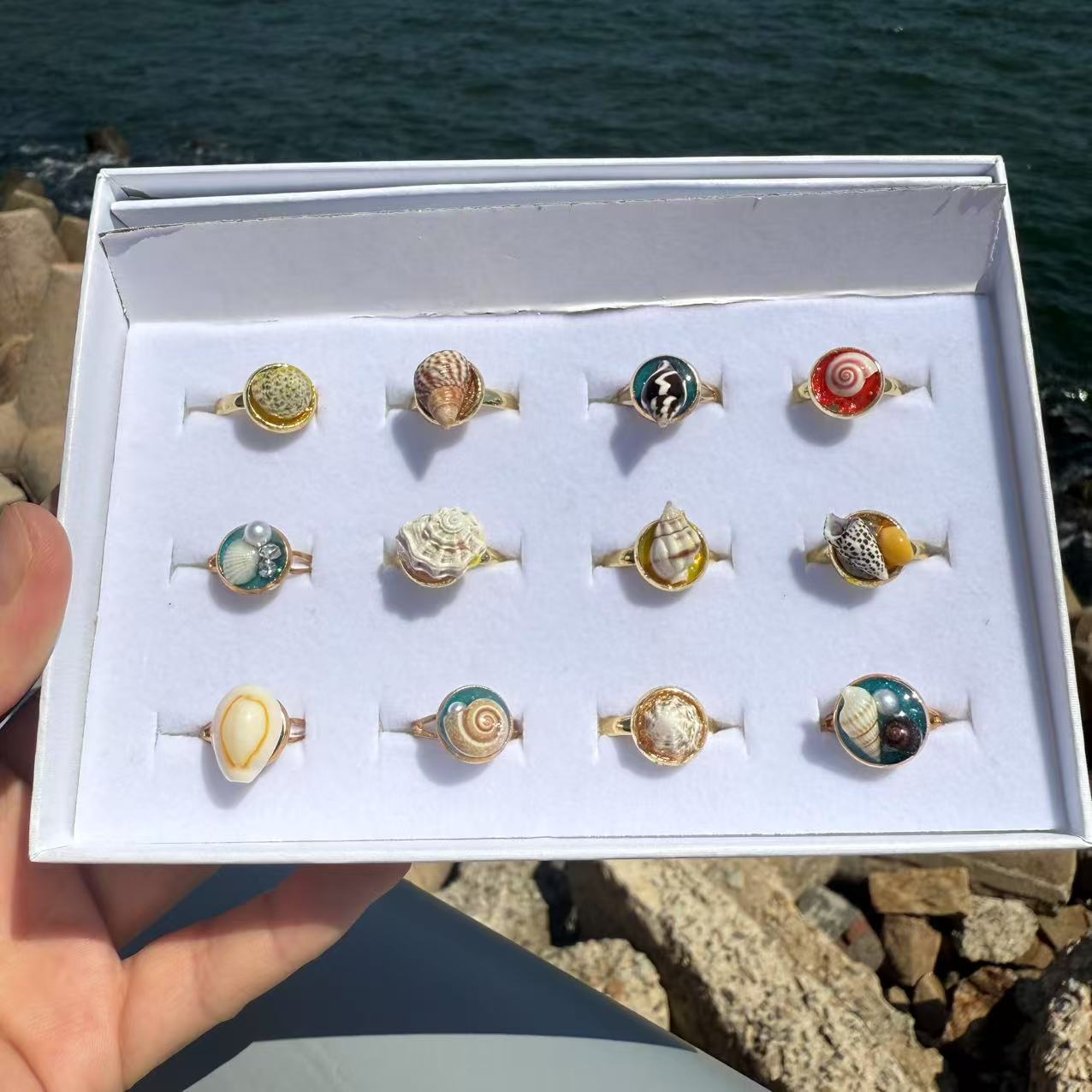 天然贝壳海螺水晶石头串珠戒指图片
