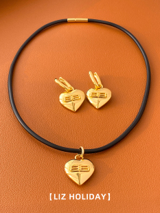 高级感新配衣服适合冬天 时尚 项链女生 耳环套装 金色爱心网红爆款