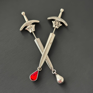 轻奢胸针高级感耳饰 耳钉个性 新款 欧美复古做旧宝剑设计红宝石时尚