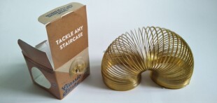 外贸出口彩虹圈金属美国 机灵鬼 弹簧 塑料弹力圈 会下楼梯的弹簧