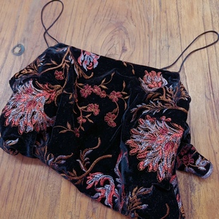 黑色丝绒 前片刺绣提花 打底吊带背心 复古轻奢感 rom2艺术感古风