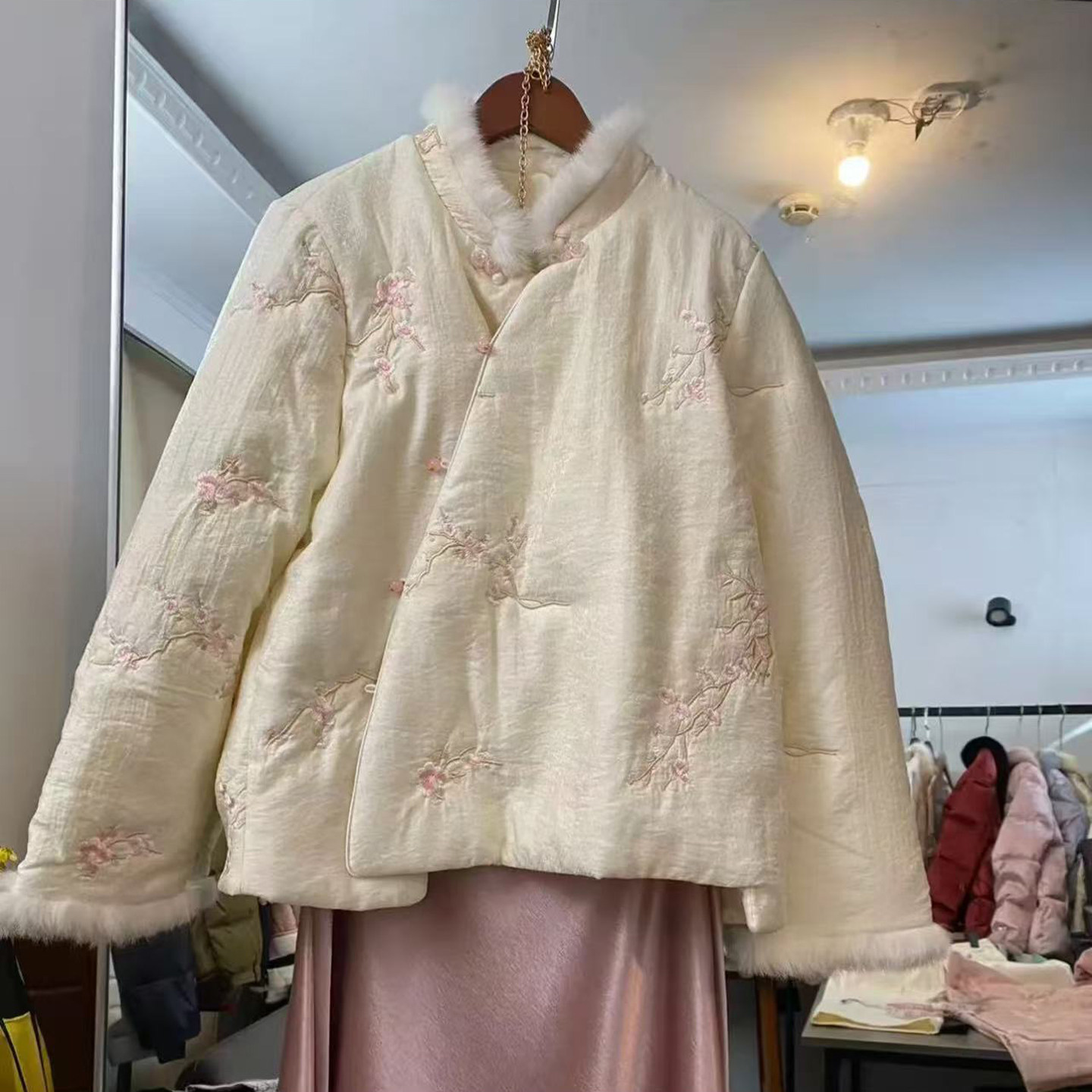 2025冬季国风新中式刺绣棉服女