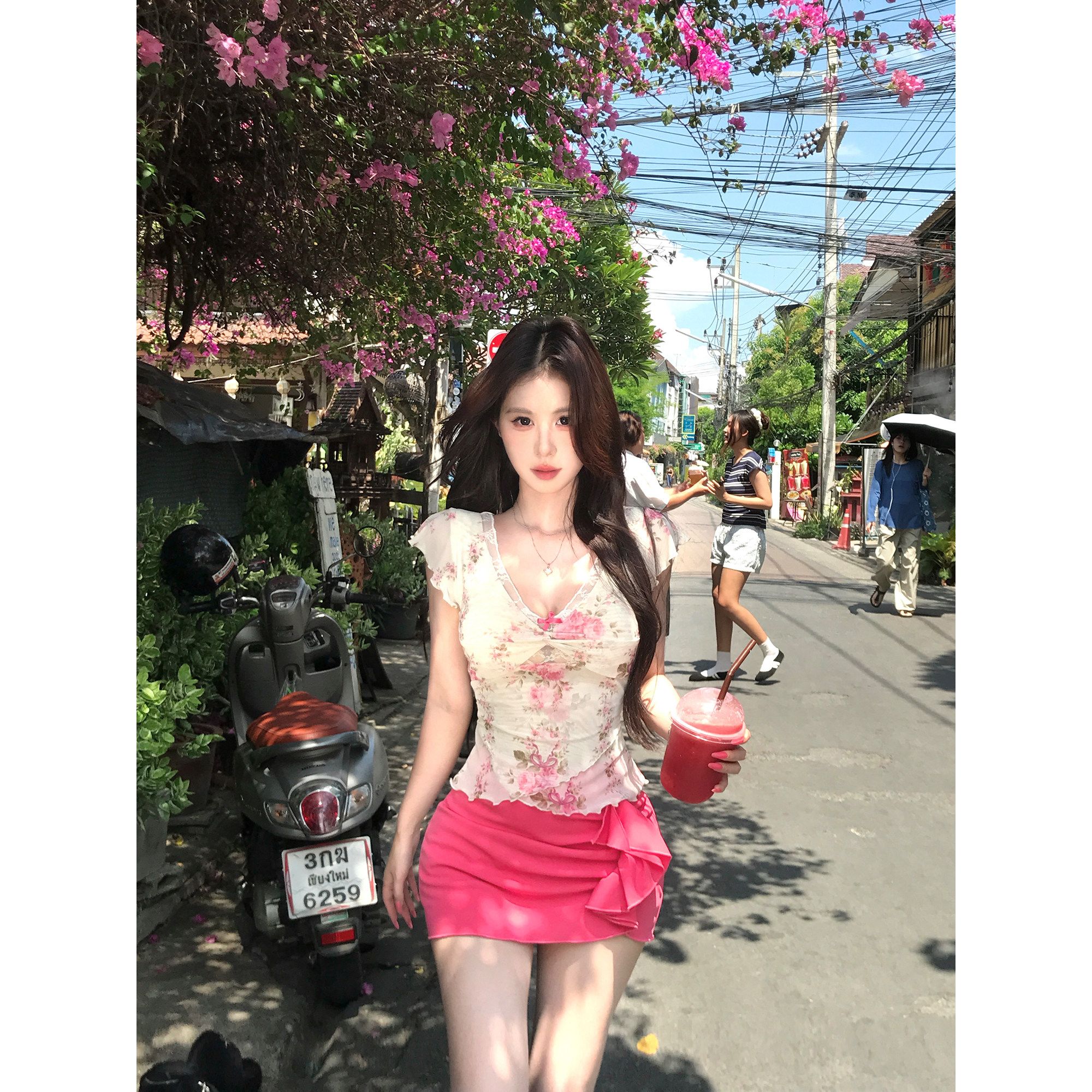 夏季甜辣V领碎花T恤半身裙套装