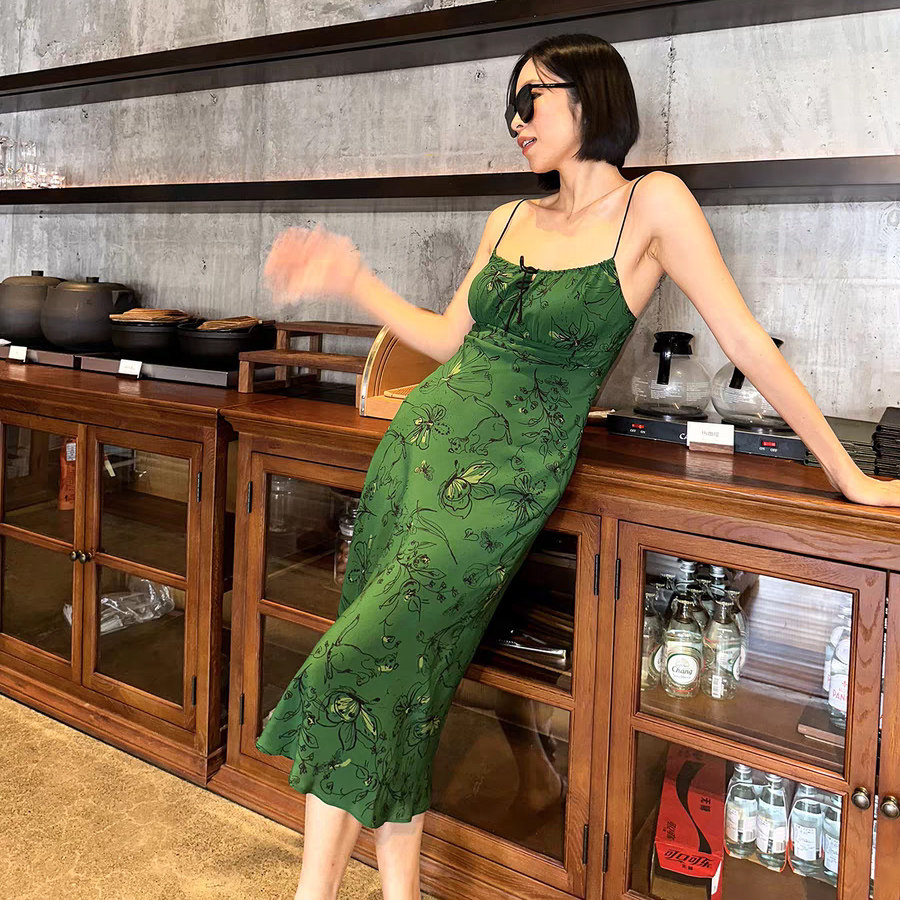 明星同款法式绿色芭蕾少女与蝴蝶印花砂洗真丝桑蚕丝吊带连衣裙女