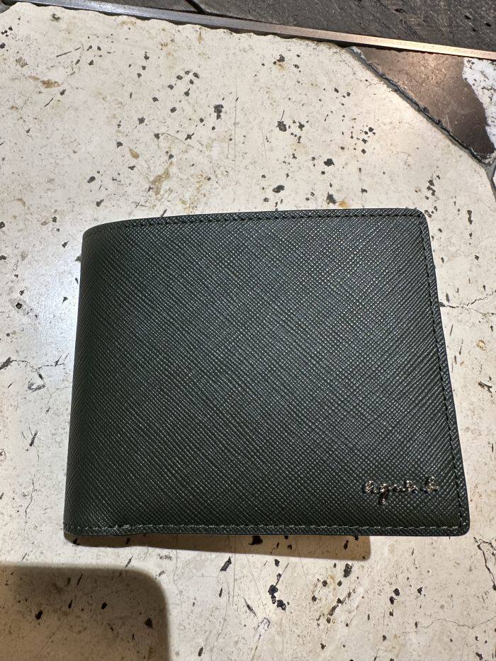 香港專櫃代購agnes b.b字logo防刮牛皮男款經典款短款錢包 23秋冬