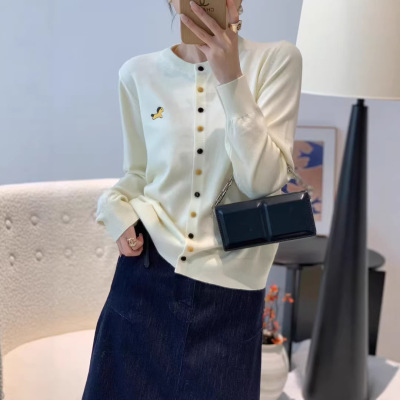 谷系列2026春季新款小狗刺绣圆领针织开衫女8332