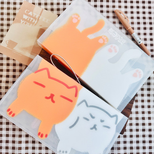A6PER「猫猫挤挤本」斜纹PP壳手绘猫咪线条绑带活页 原创治愈二折