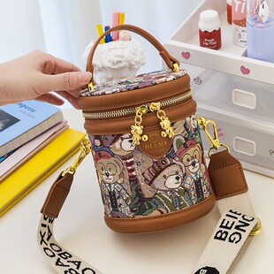 2025新款圆筒水桶包小高档洋气小众设计师款包包时尚刺绣拼接女包