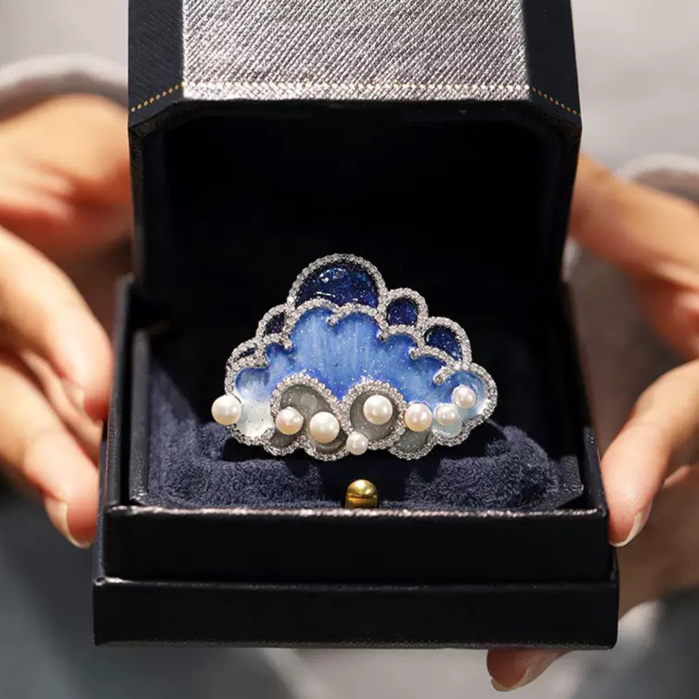 原创云朵高档胸针名媛生日礼物珠宝首饰精工晚宴礼服天然珍珠胸花