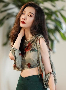 纪小白原创舞蹈通勤上衣肚皮舞流行舞时尚上装轻奢女印花绑带新品