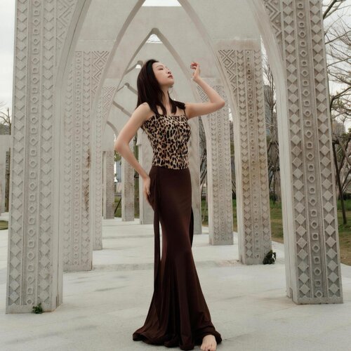 纪小白牛奶丝裹胸吊带自带胸垫