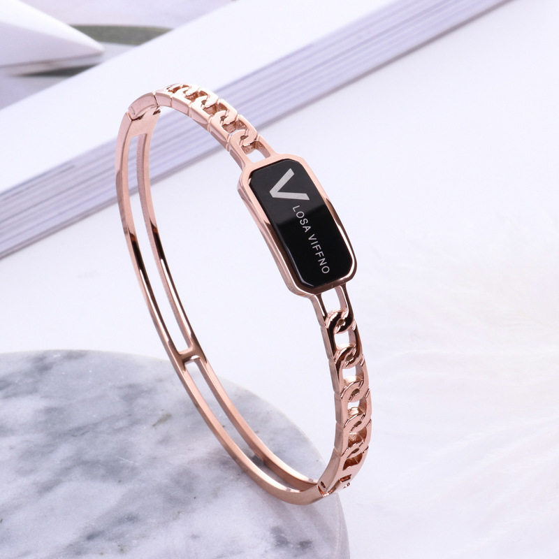 韩范镂空V英文黑片暗扣玫瑰金手镯 欧美ins潮女款钛钢不掉色手环