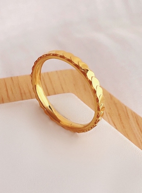 鱼鳞纹钛钢镀18K金色戒指环