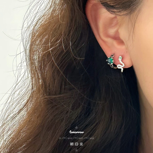 明日见｜灵蛇耳钉女高级感时尚耳环本命年绿眼蛇形耳饰品配饰礼物