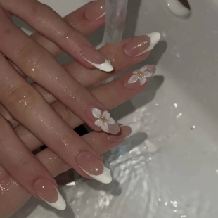 高级感白色法式 冰透雕花美甲显白纯欲 手工穿戴甲中长款 2026新款