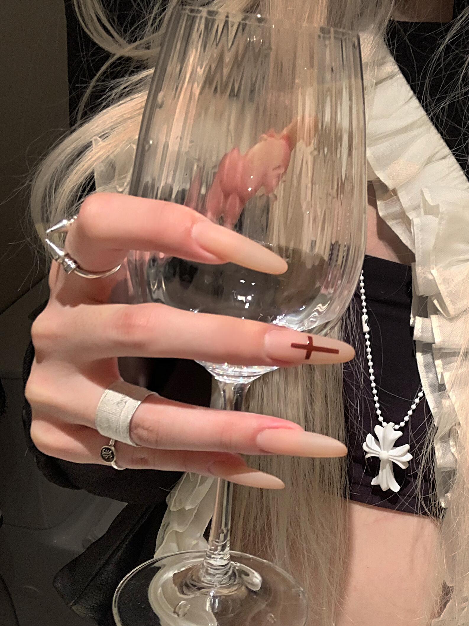 纯手工穿戴甲高级感嬛嬛红十字架美甲冰透裸粉色短中长款显白美甲