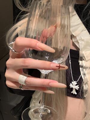 纯手工穿戴甲高级感嬛嬛红十字架美甲冰透裸粉色短中长款显白美甲