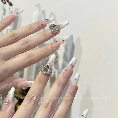 春夏新款白月光纯手工穿戴甲定制高级爱心钻裸色法式美甲贴片淑女