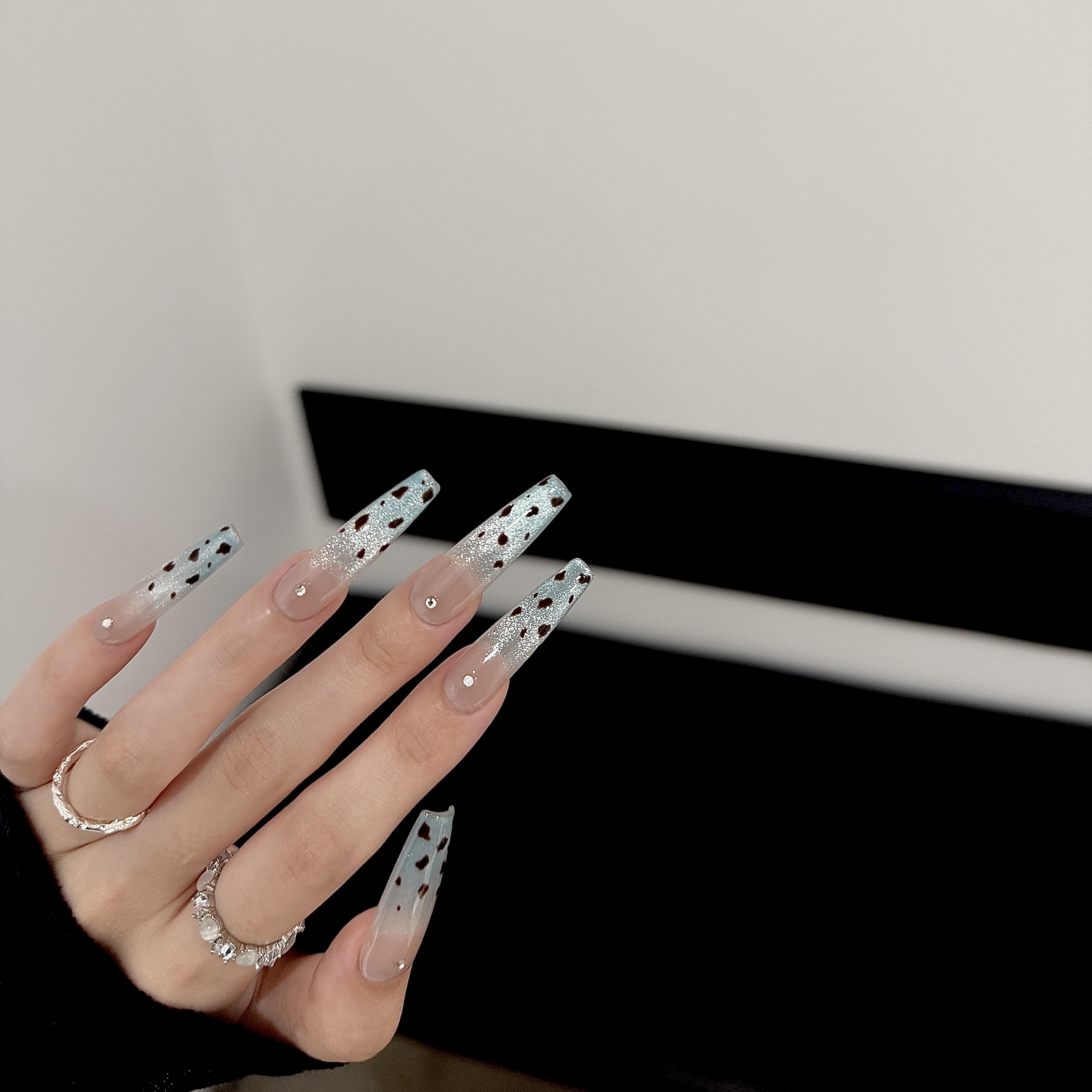 2025新款手工穿戴甲长款美甲显白纯欲豹纹秋冬款蓝色猫眼渐变清透