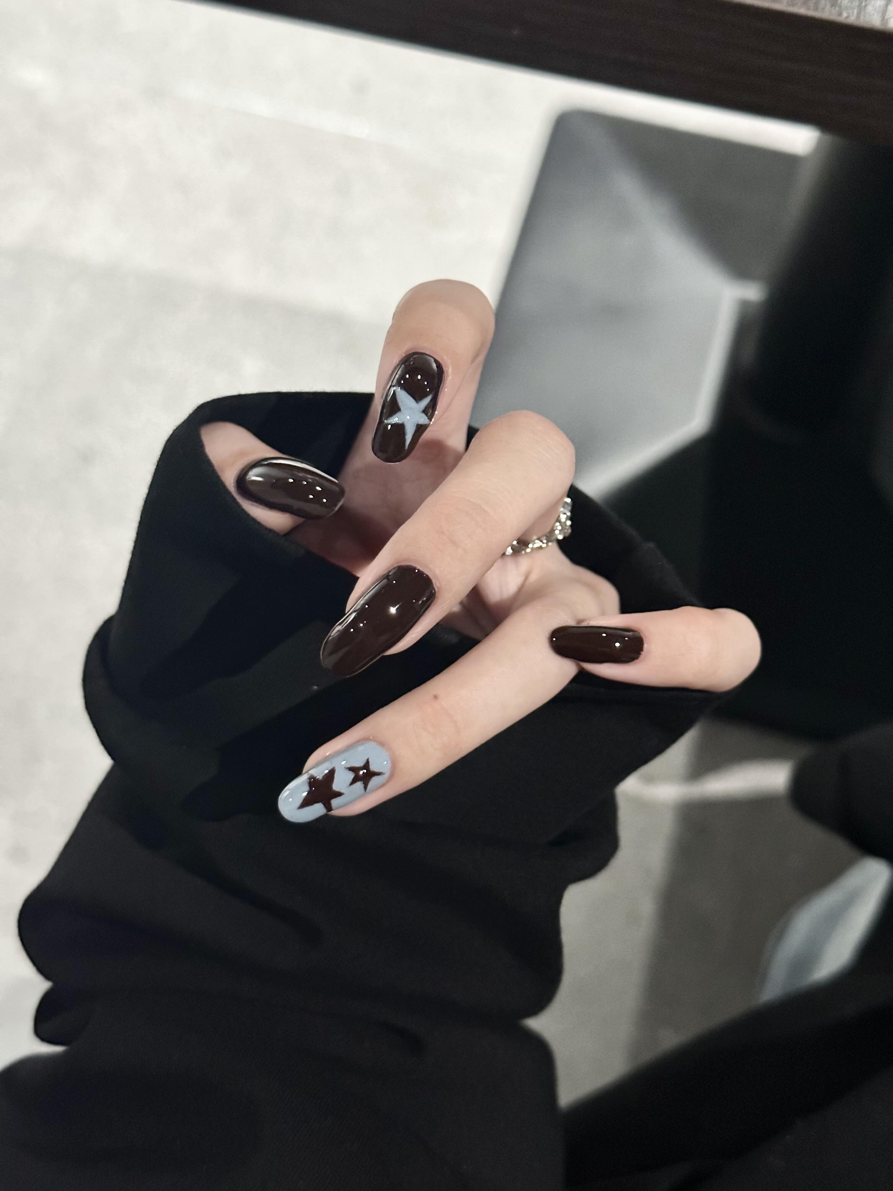 【海盐巧克力】2025新款手工穿戴甲短款美甲显白秋冬款棕色星星